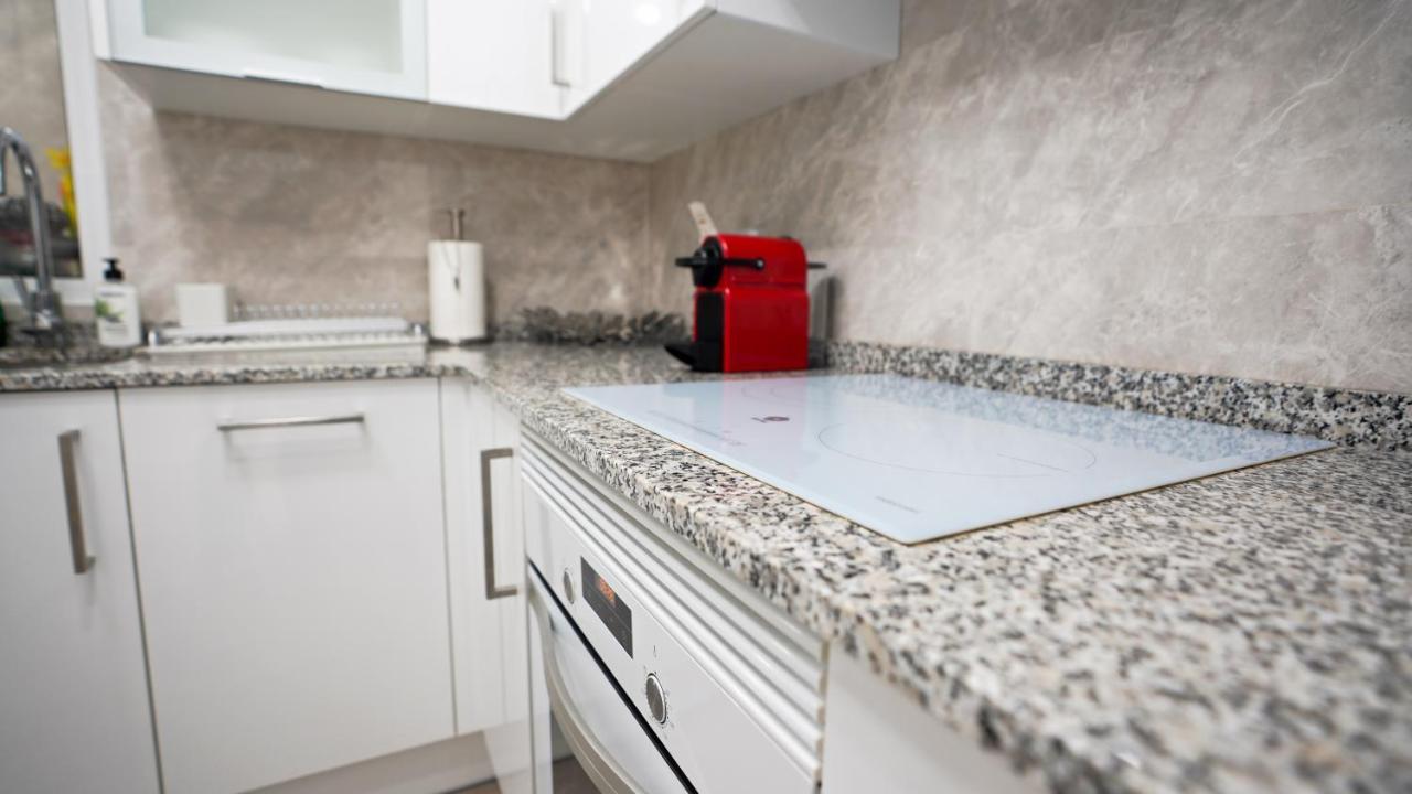 Stylish & Spacious Family Apartment Near Beach & Vibrant Historic Market Alicante Exterior photo