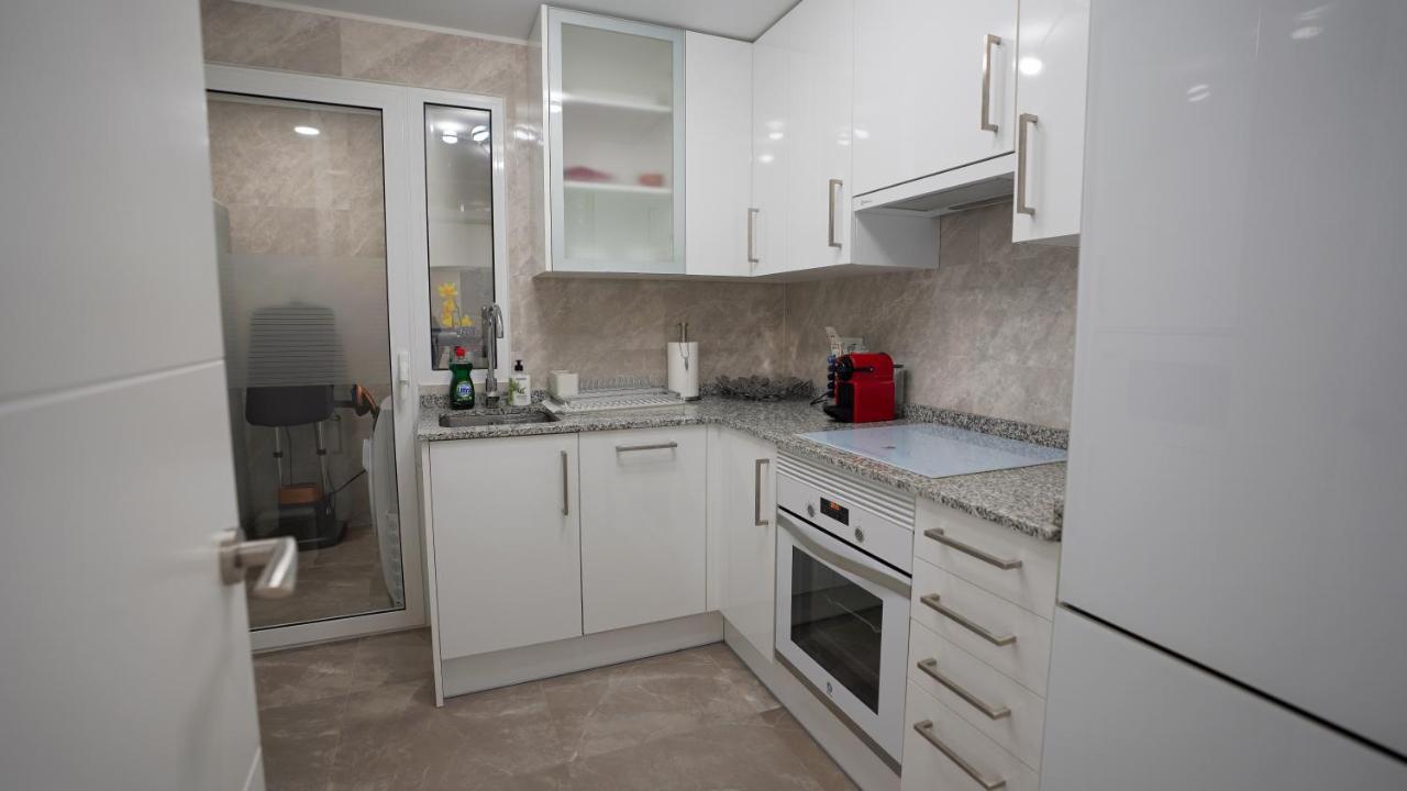 Stylish & Spacious Family Apartment Near Beach & Vibrant Historic Market Alicante Exterior photo
