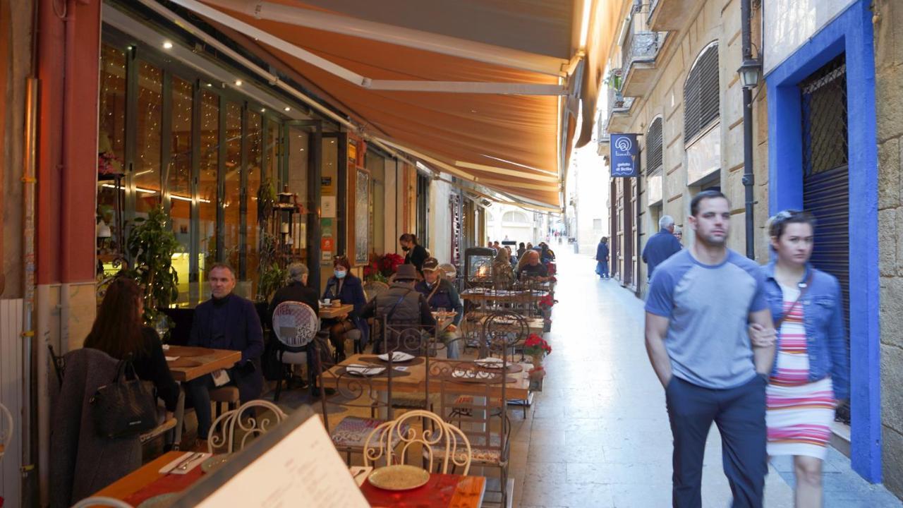 Stylish & Spacious Family Apartment Near Beach & Vibrant Historic Market Alicante Exterior photo