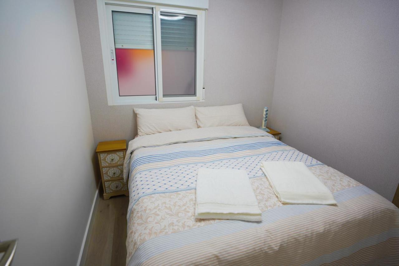 Stylish & Spacious Family Apartment Near Beach & Vibrant Historic Market Alicante Exterior photo