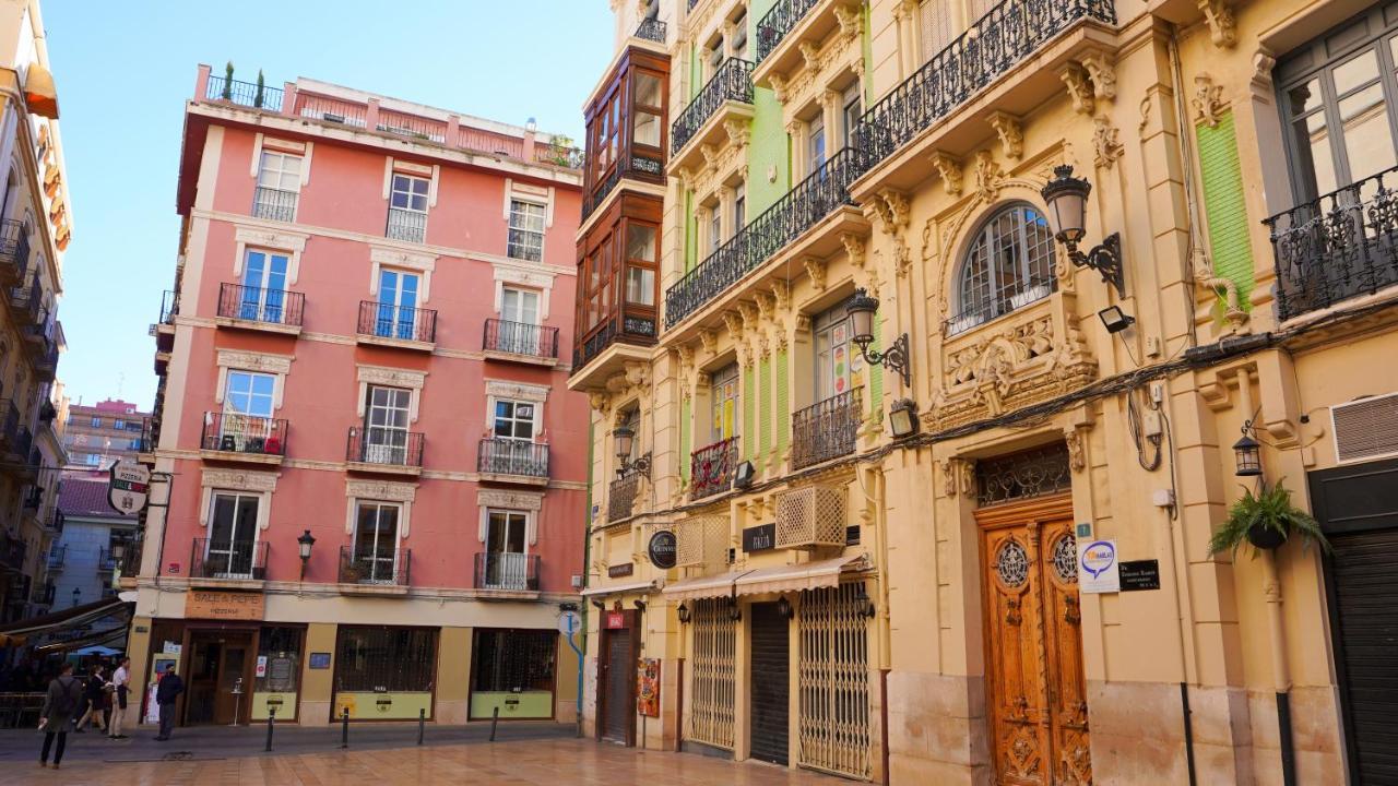 Stylish & Spacious Family Apartment Near Beach & Vibrant Historic Market Alicante Exterior photo